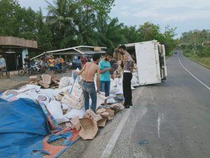 Satlantas Polres Way Kanan Datangi TKP Laka Lantas di Jalinsum Banjar Masin