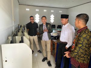 Tinjau Persiapan Tes CAT Rekrutmen Panwascam Lampung Barat