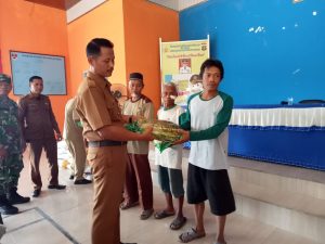 Sebanyak 139 Petani Padi Wiralaga Mulya Terima Bantuan Bibit Padi Dan Pupuk