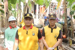 73 Tahun Bakti Polda Metro Jaya , Polsek Kalideres Melakukan Kerja Bakti Pembangunan Musholla