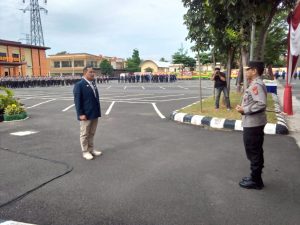Andri Meirdiyan Syarif Ketua APSI Lampung Menjadi Perwira Upacara pada HUT SATPAM Ke 42.