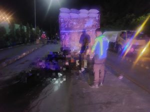 Satlantas Polres Cilegon Evakuasi Korban Tabrak Belakang Truck