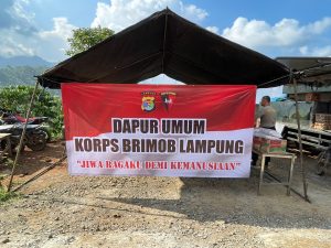 Sigap dan Peduli Tanggulangi Bencana, Polda Lampung Dirikan Dapur Umum Untuk Warga di Banjit Way Kanan