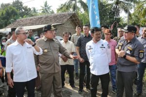 Gubernur Lampung Tinjau Kemajuan Rehabilitasi Jalan Provinsi di Ruas Gedong Tataan-Kedondong