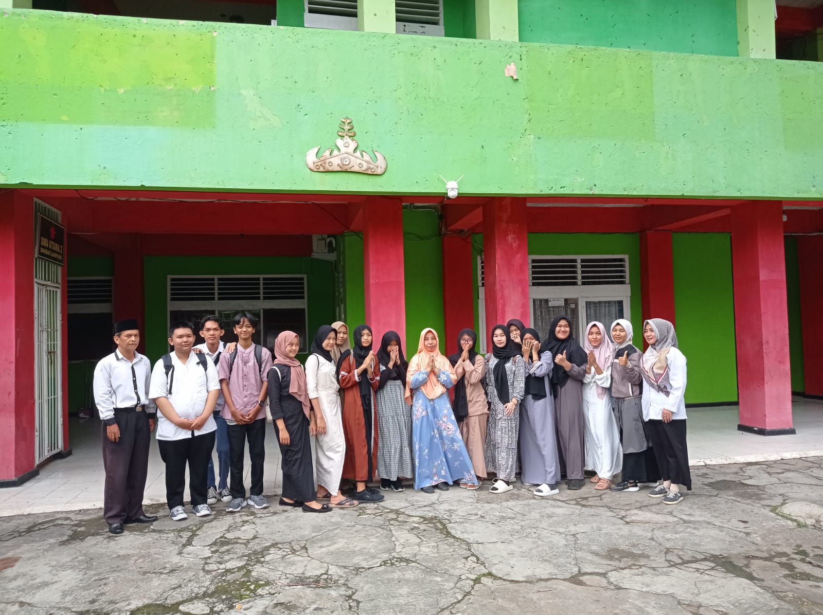 Sanlat dan Bagi-Bagi Takjil SMA Utama 2 Bandar Lampung